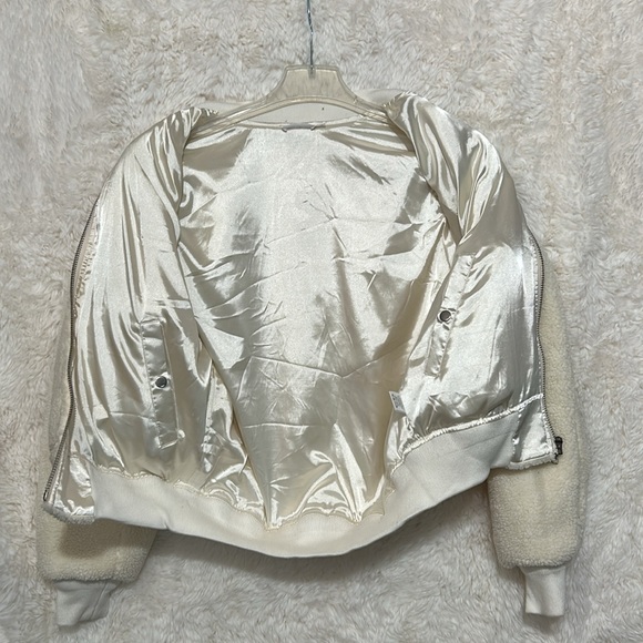 Skylar + Madison cream color Sherpa bomber style jacket, size small - Picture 4 of 10
